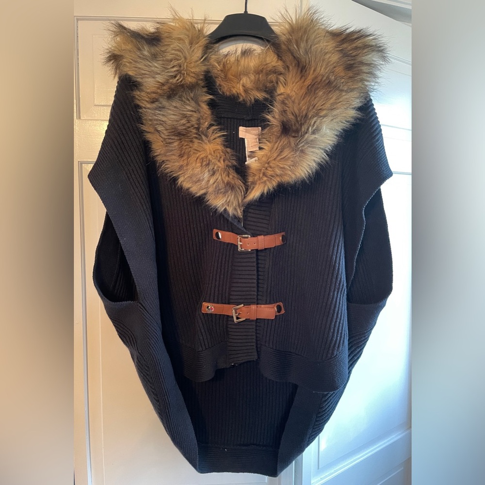 Forever21 Faux Fur Collared Poncho - Picture 3 of 6
